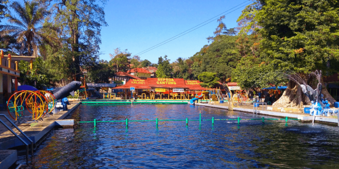 Kolam Renang di Kuningan
