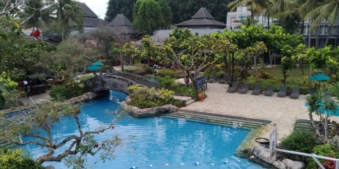 Kolam renang Hyatt Jogja