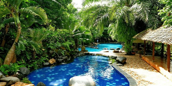 Kolam Renang Watu Gunung