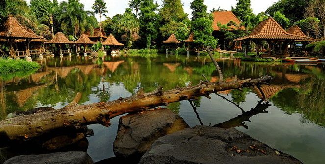 Kolam Renang Watu Gunung