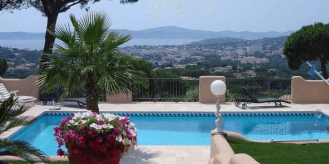 pagar kolam renang yang indah