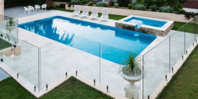 pagar kolam renang kaca