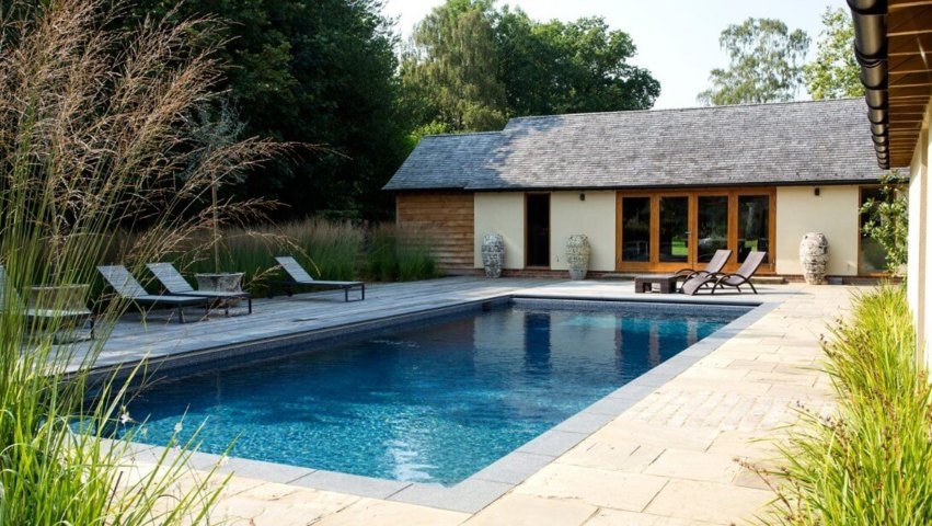 Membuat rumah dan kolam renang