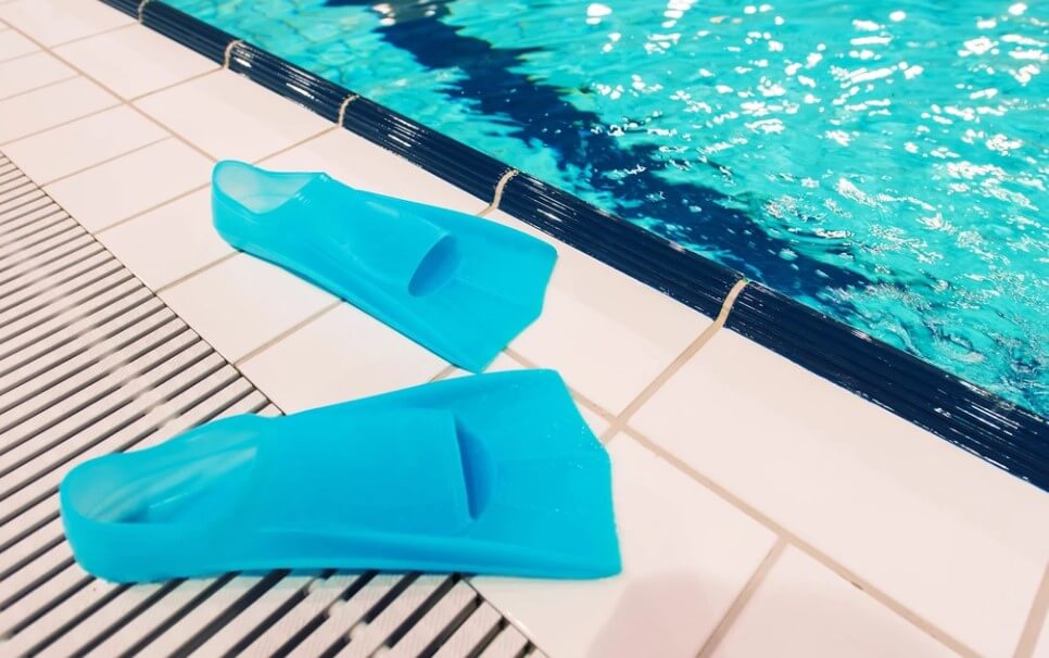 sepatu renang.jpg1.jpg