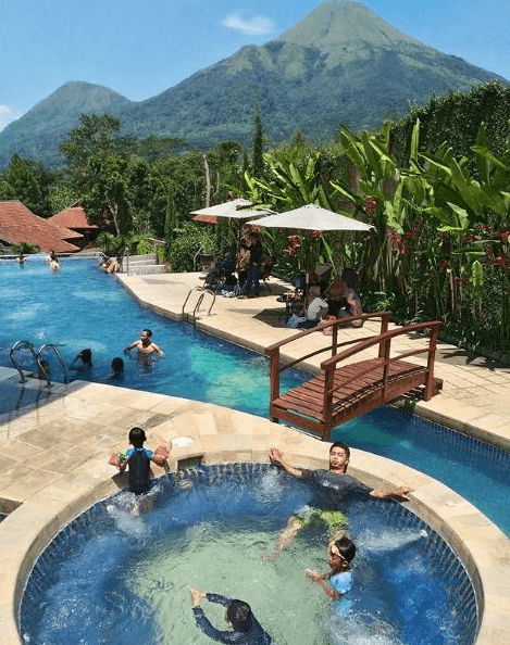 Kolam Renang di Trawas