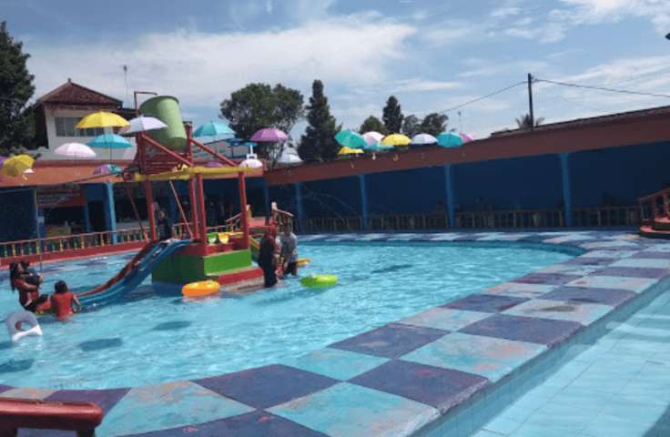 Cek Tse Long - wisata kolam renang di purwakarta
