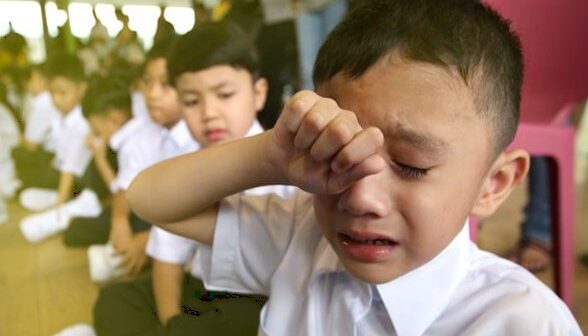 anak menangis di sekolah