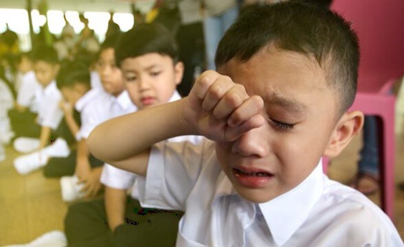 anak menangis di sekolah