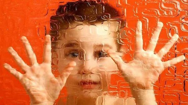 anak dengan autisme