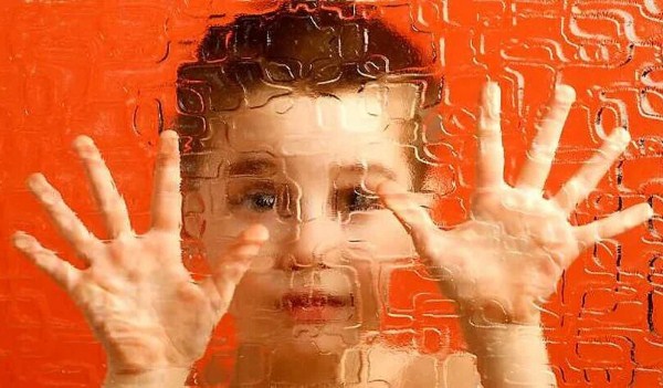 anak dengan autisme