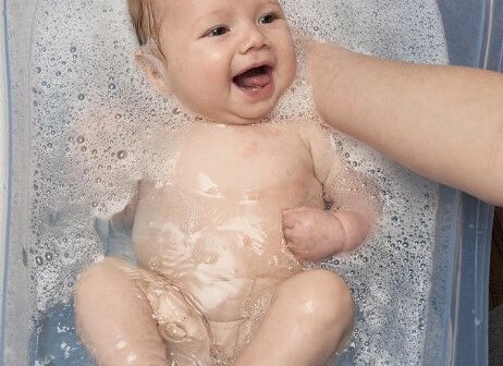 Tips Memandikan Bayi 