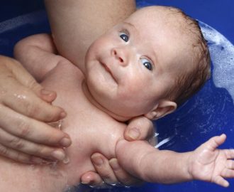 bayi mandi malam hari.jpg1.jpg