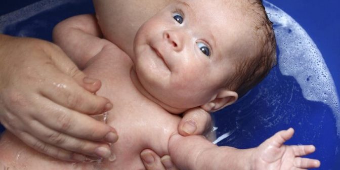 bayi mandi malam hari.jpg1.jpg
