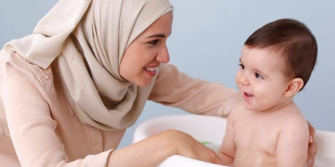 bayi mandi malam hari