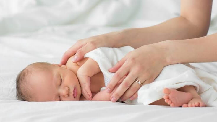 posisi tidur bayi yang baik 