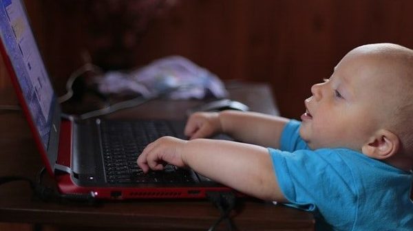 penggunaan gadget untuk anak