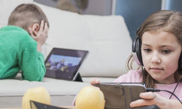 penggunaan gadget untuk anak