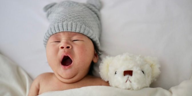 5 Perbedaan Jam Tidur Bayi Usia 0 hingga 1 Tahun