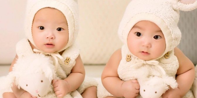 bayi kembar tidak identik