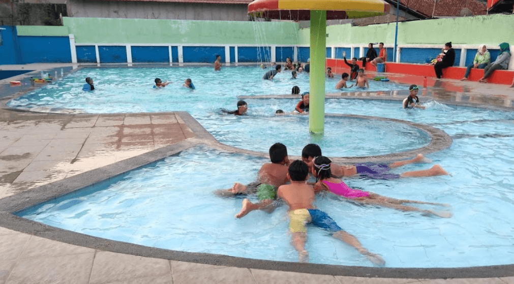 Kolam Renang Tongkeng