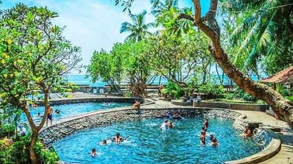 kolam renang di bali