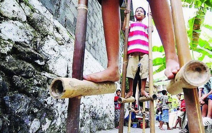 mainan anak jaman dulu, egrang