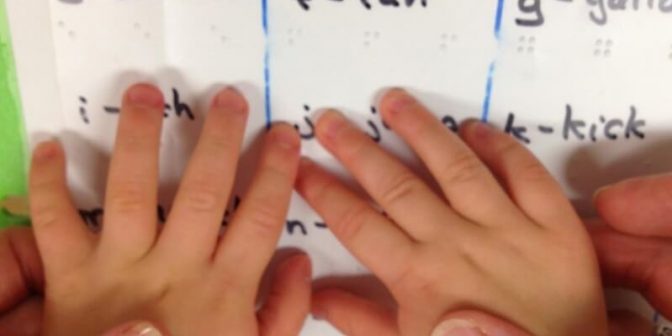 Mengajari anak membaca