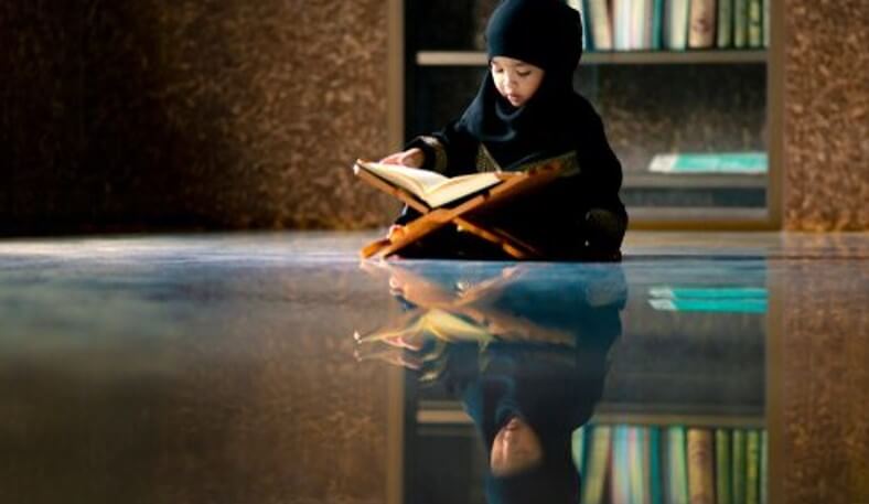 mengajari anak mengaji.jpg1.jpg