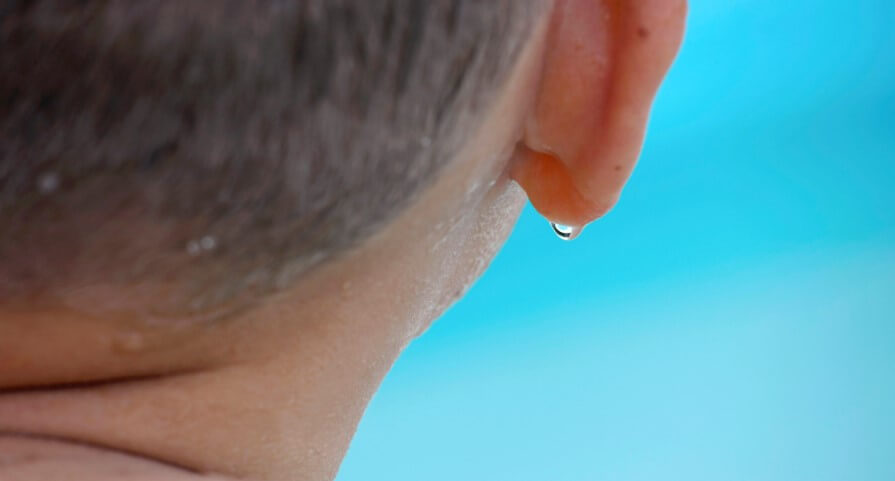 mengeluarkan air dari telinga.jpg2.jpg