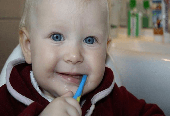 11 Produk Sikat Gigi Bayi 1 Tahun Terbaik & Aman