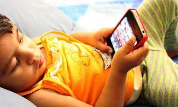 isi smartphone anak
