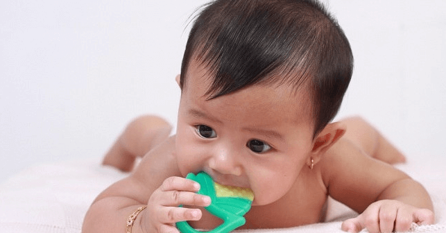 Gigi Tumbuh Pada Bayi