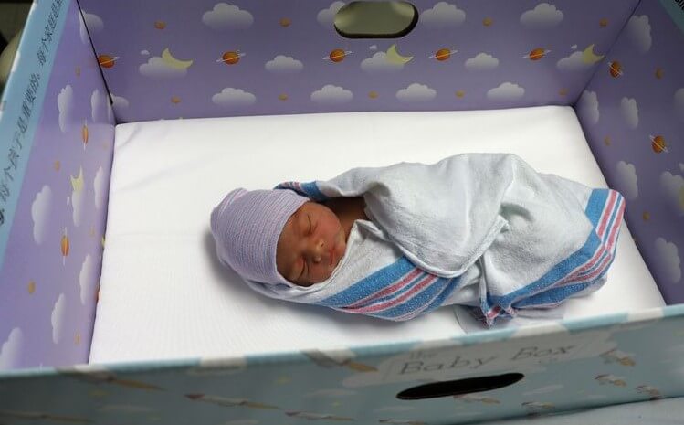 3 Jenis Tempat Tidur Bayi Murah, Aman, & Terbaik