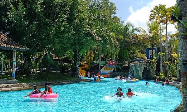 kolam renang Umbul Bening Banyuwangi