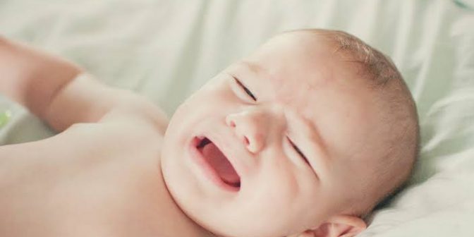 Cara mengatasi bayi cegukan