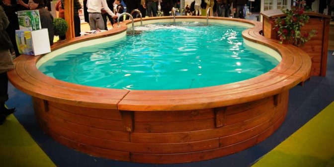 kolam renang kotak kayu