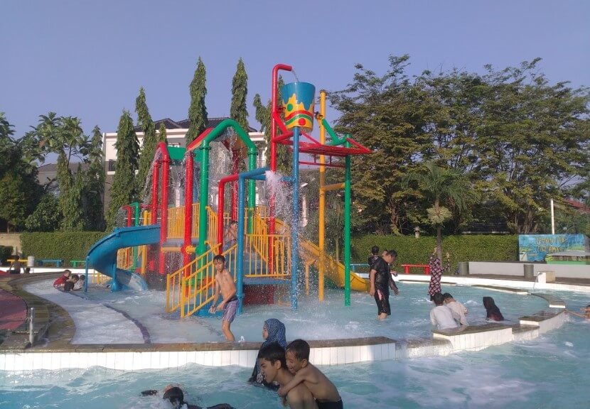 kolam renang palem jakarta timur