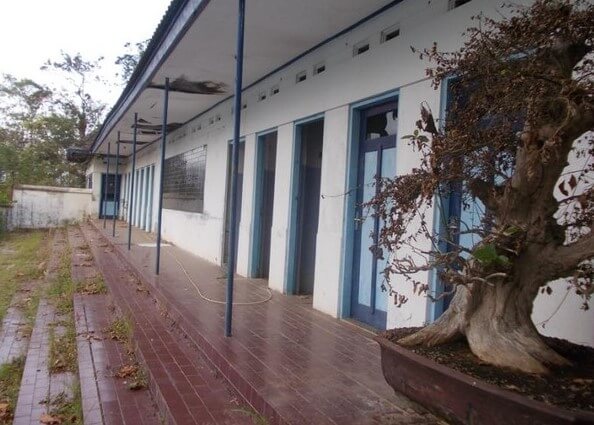 kolam renang tamperan jawa timur