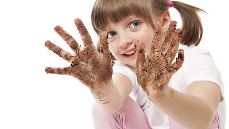 anak suka main kotor kotoran