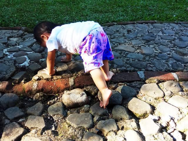 Sisi Positif Ketika Anak Suka Bermain di Tempat Kotor