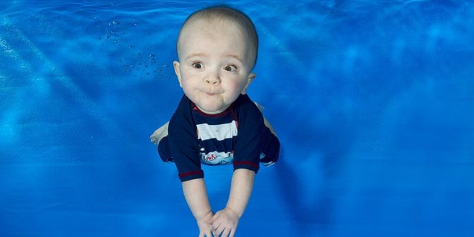 manfaat berenang untuk bayi