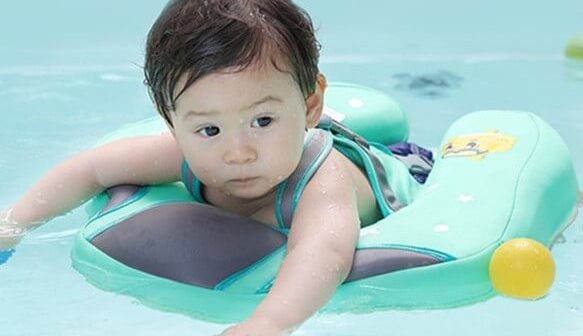 manfaat berenang untuk bayi