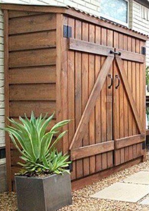 melindungi peralatan penting kolam renang