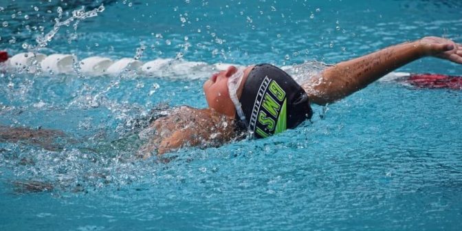 cara berenang gaya punggung