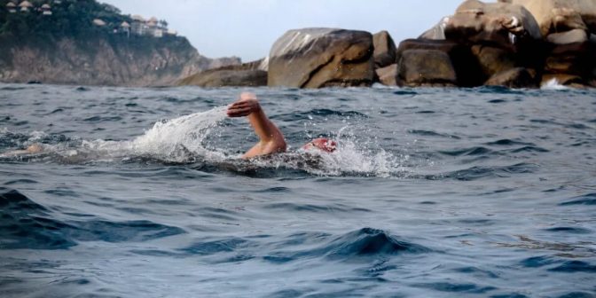 manfaat berenang di laut.jpg2.jpg