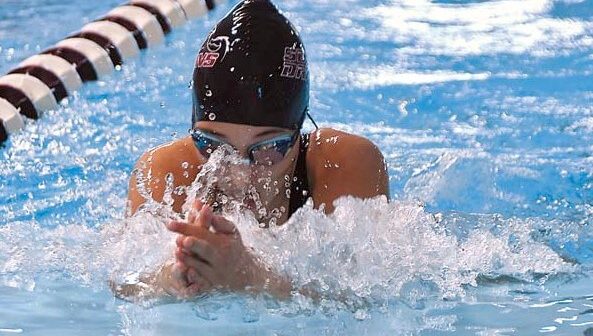 manfaat berenang gaya dada