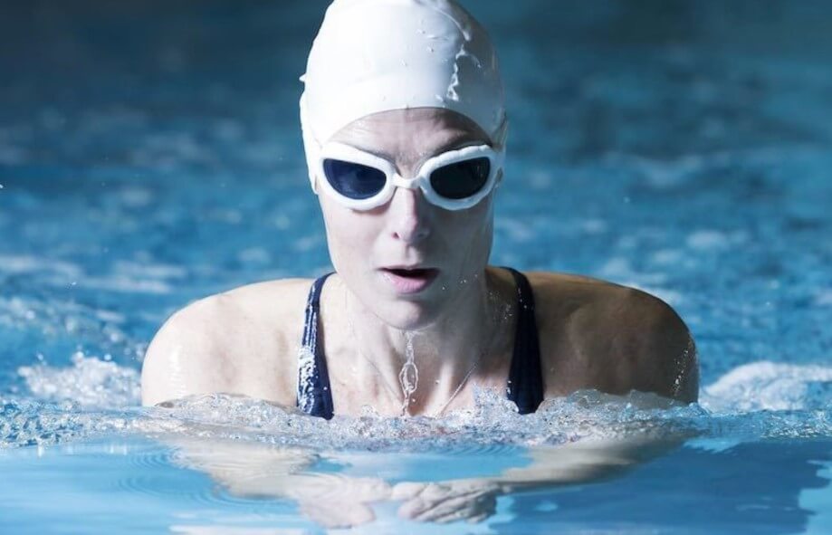 manfaat berenang gaya dada