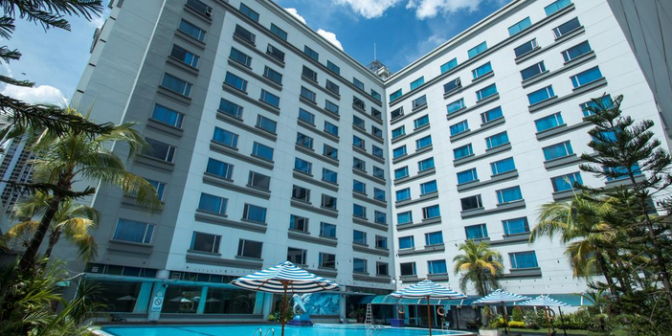 hotel dengan fasilitas kolam renang di medan