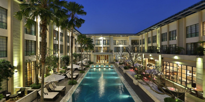 hotel dengan fasilitas kolam renang di medan