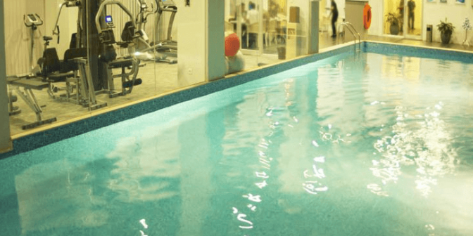 hotel dengan fasilitas kolam renang di Surabaya